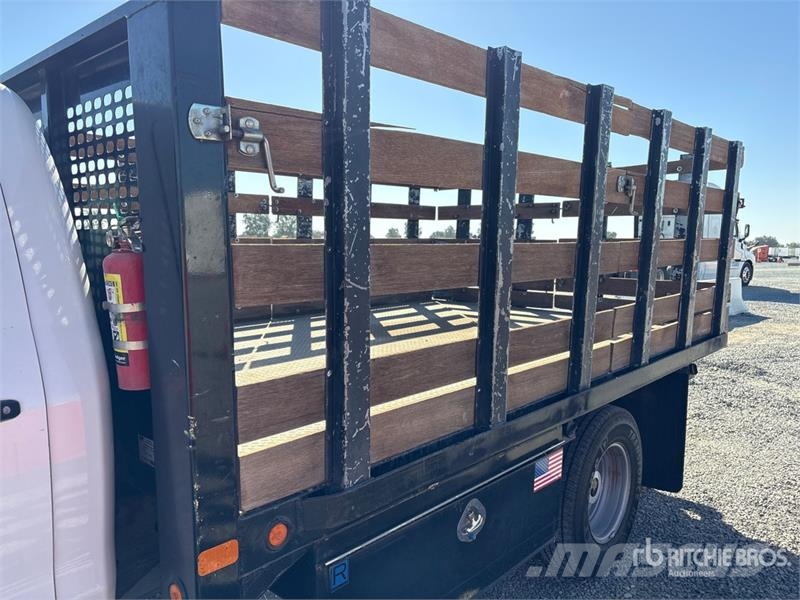 GMC Sierra 3500HD 4x2 Flatbed Truck Camiones plataforma