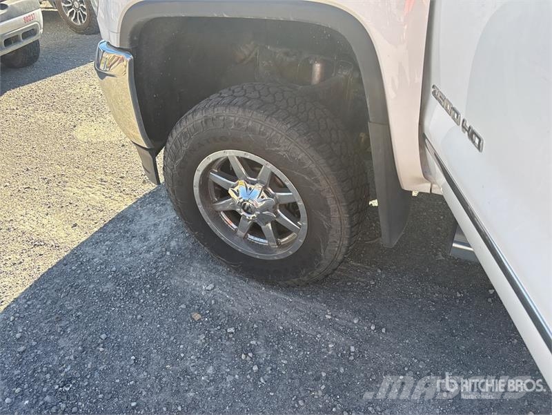 GMC Sierra 3500HD 4x4 Crew Cab Pickup (Inoperable) Anders