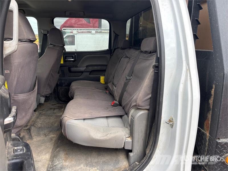 GMC Sierra 3500HD 4x4 Crew Cab Flatbed Truck Kamioni sa otvorenim sandukom