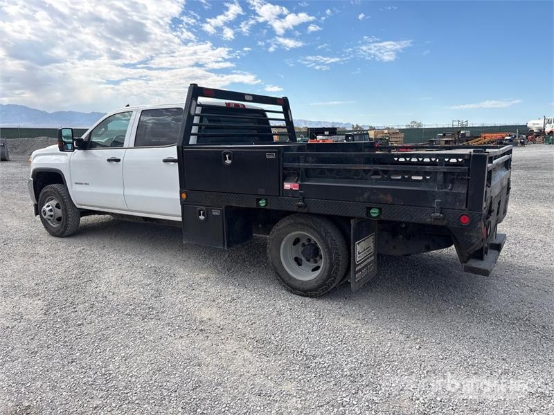 GMC Sierra 3500HD 4x4 Crew Cab Flatbed Truck Camioane platforma/prelata