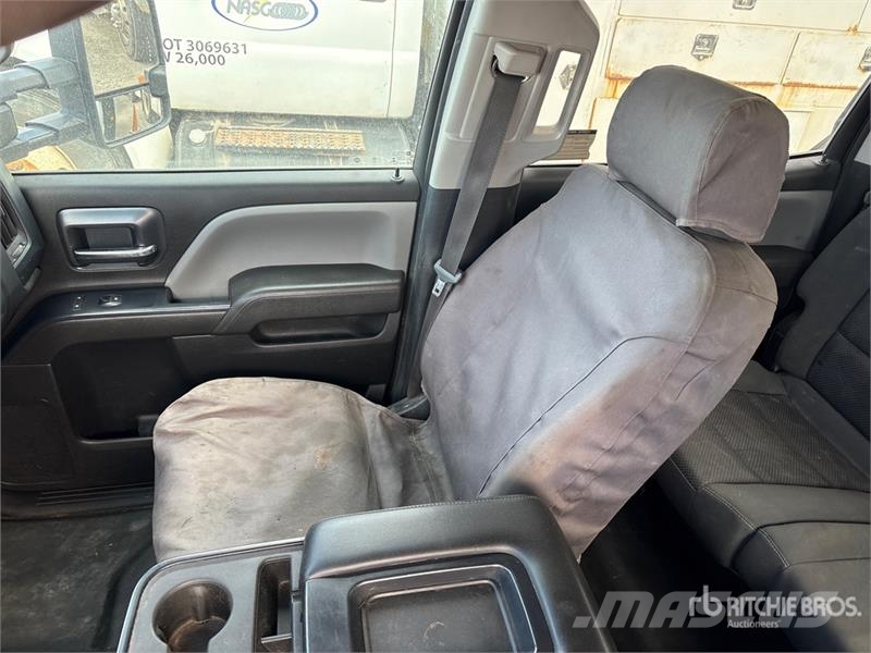 GMC Sierra 3500HD 4x4 Crew Cab Flatbed Truck Camioane platforma/prelata