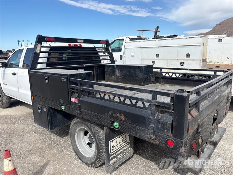GMC Sierra 3500HD 4x4 Crew Cab Flatbed Truck Camioane platforma/prelata