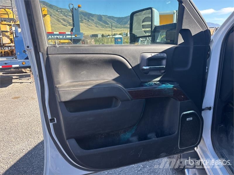 GMC Sierra 3500HD 4x4 Crew Cab Pickup (Inoperable) Anders