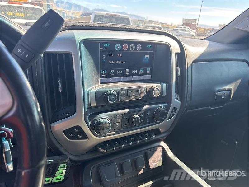 GMC Sierra 3500HD 4x4 Crew Cab Pickup (Inoperable) Anders