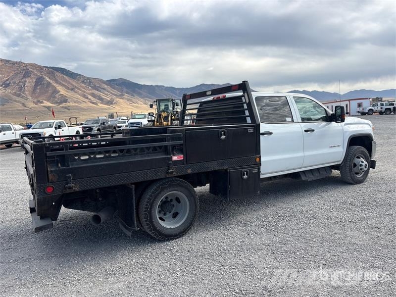 GMC Sierra 3500HD 4x4 Crew Cab Flatbed Truck Camioane platforma/prelata