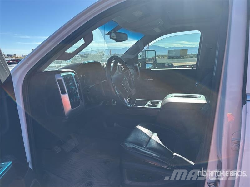 GMC Sierra 3500HD 4x4 Crew Cab Pickup (Inoperable) Anders