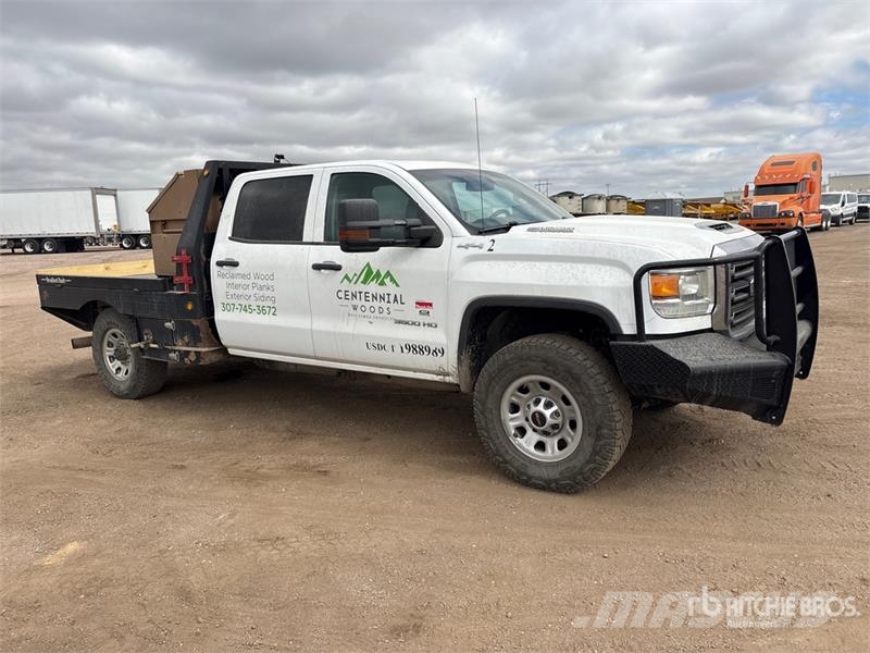 GMC Sierra 3500HD 4x4 Crew Cab Flatbed Truck Kamioni sa otvorenim sandukom