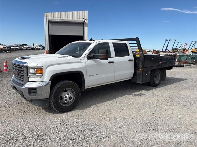 GMC Sierra 3500HD 4x4 Crew Cab Flatbed Truck Camioane platforma/prelata