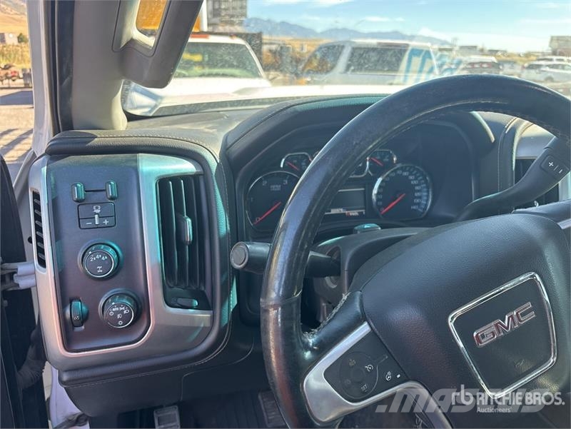 GMC Sierra 3500HD 4x4 Crew Cab Pickup (Inoperable) Anders