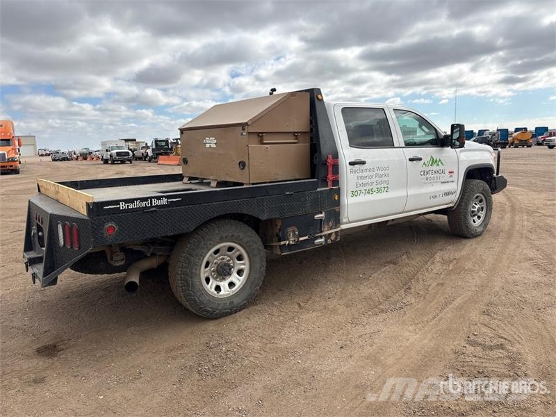 GMC Sierra 3500HD 4x4 Crew Cab Flatbed Truck Kamioni sa otvorenim sandukom