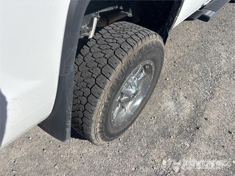 GMC Sierra 3500HD 4x4 Crew Cab Pickup (Inoperable) Anders