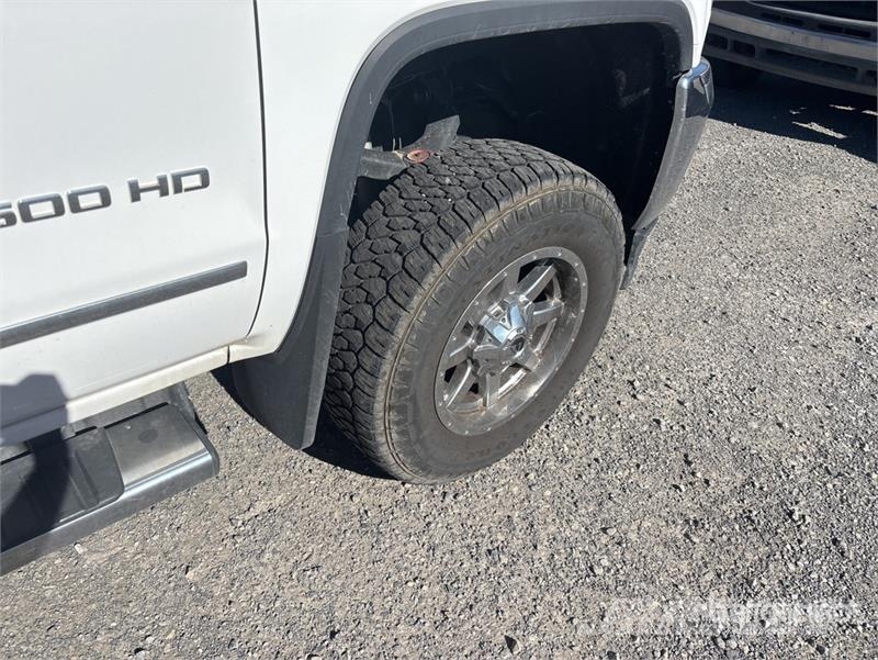 GMC Sierra 3500HD 4x4 Crew Cab Pickup (Inoperable) Anders
