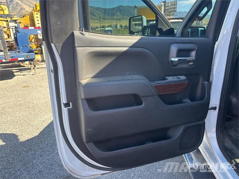GMC Sierra 3500HD 4x4 Crew Cab Pickup (Inoperable) Anders