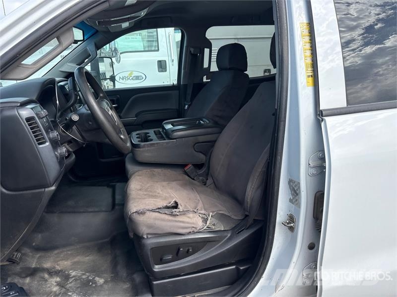 GMC Sierra 3500HD 4x4 Crew Cab Flatbed Truck Camioane platforma/prelata