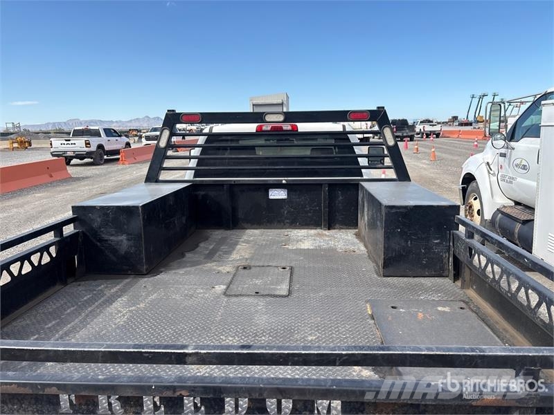 GMC Sierra 3500HD 4x4 Crew Cab Flatbed Truck Camioane platforma/prelata