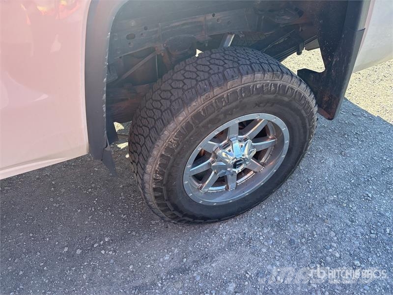 GMC Sierra 3500HD 4x4 Crew Cab Pickup (Inoperable) Anders