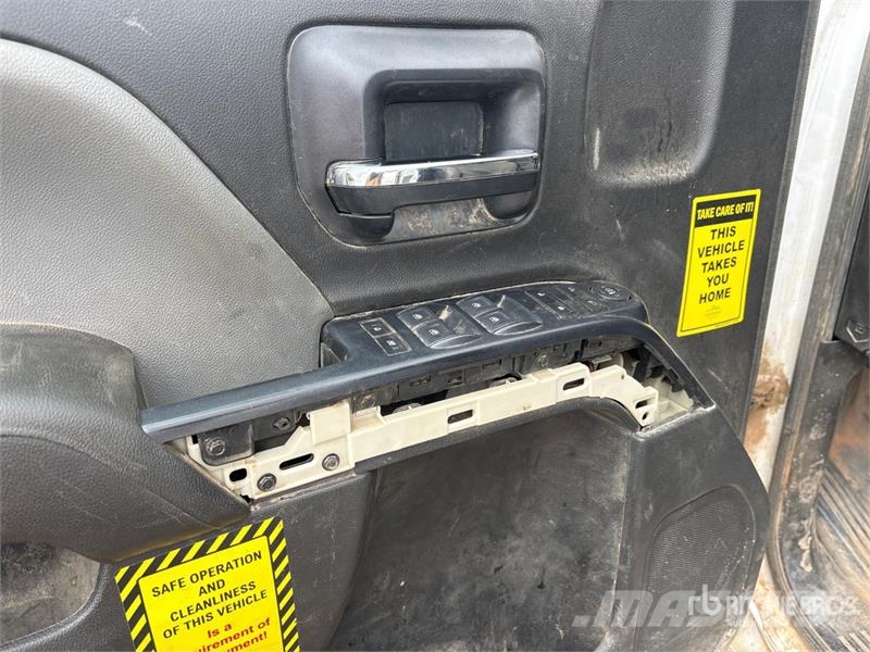 GMC Sierra 3500HD 4x4 Crew Cab Flatbed Truck Kamioni sa otvorenim sandukom