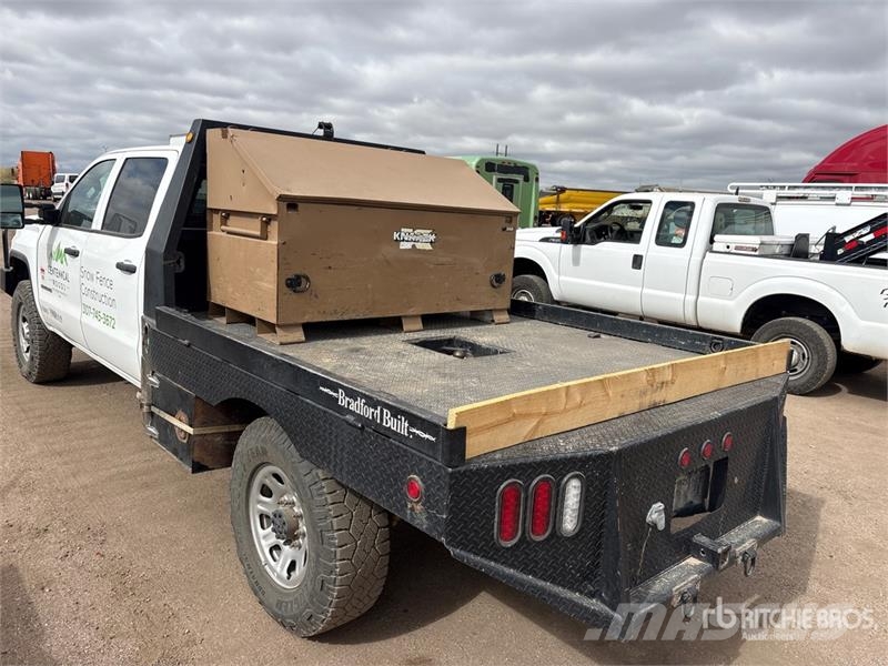 GMC Sierra 3500HD 4x4 Crew Cab Flatbed Truck Kamioni sa otvorenim sandukom