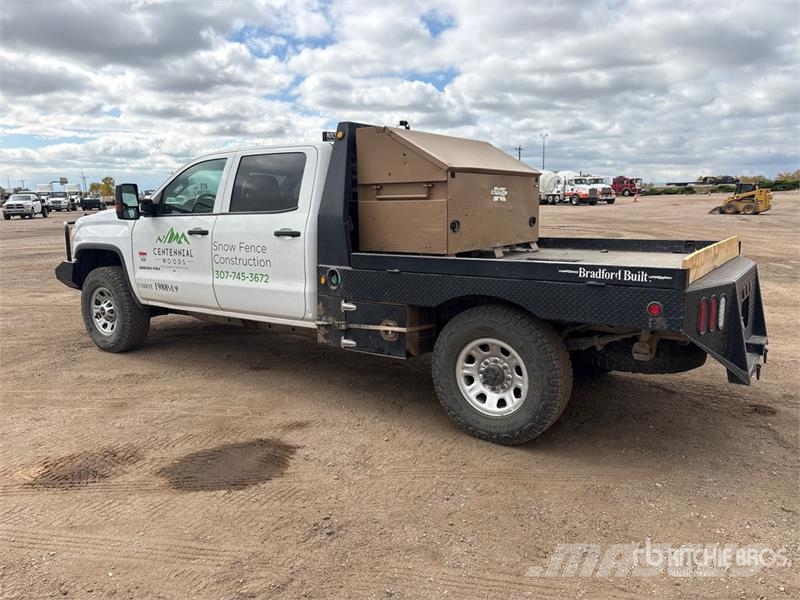 GMC Sierra 3500HD 4x4 Crew Cab Flatbed Truck Kamioni sa otvorenim sandukom