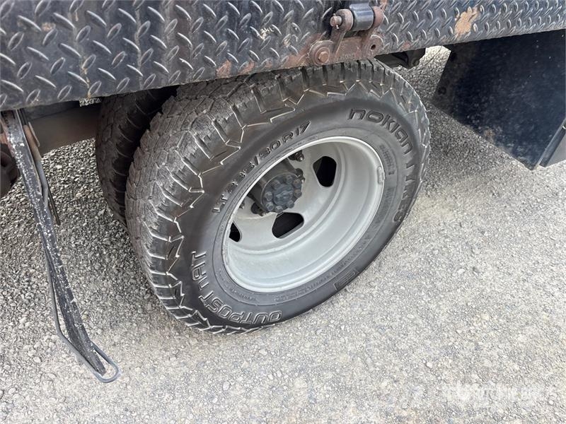 GMC Sierra 3500HD 4x4 Crew Cab Flatbed Truck Camioane platforma/prelata