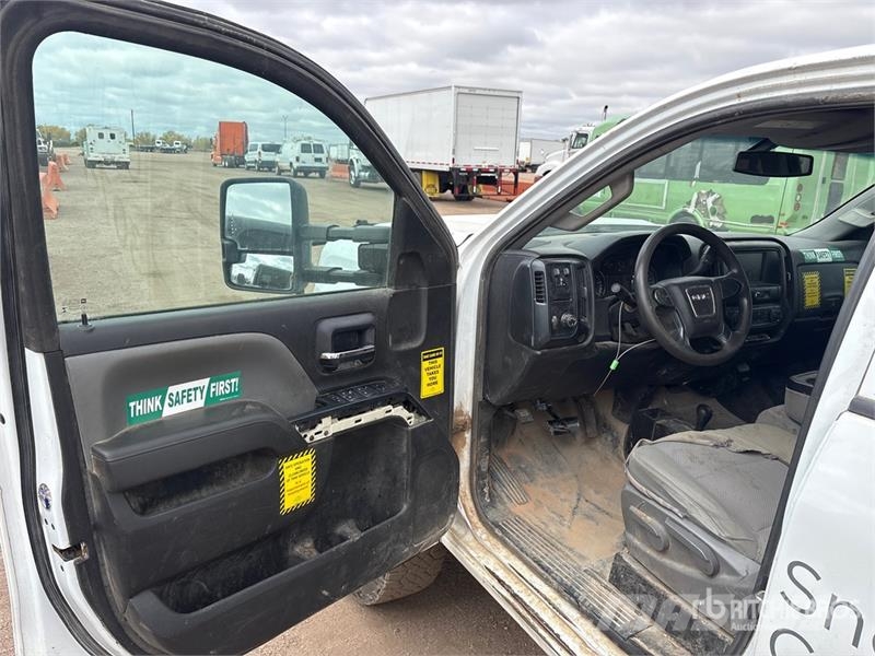 GMC Sierra 3500HD 4x4 Crew Cab Flatbed Truck Kamioni sa otvorenim sandukom