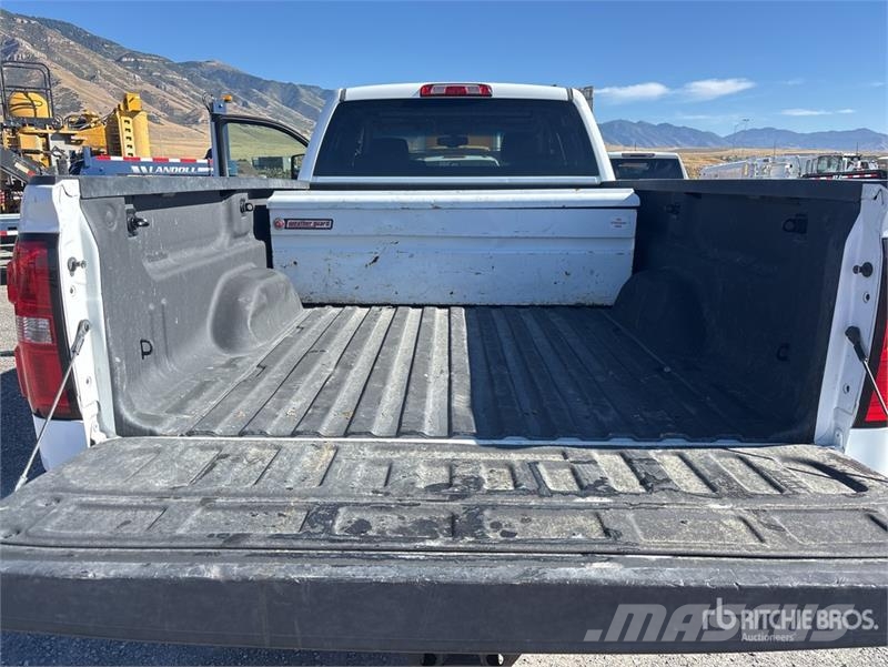 GMC Sierra 3500HD 4x4 Crew Cab Pickup (Inoperable) Anders