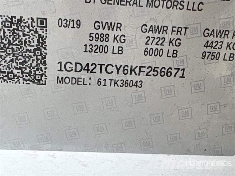 GMC Sierra 3500HD 4x4 Crew Cab Flatbed Truck Camioane platforma/prelata