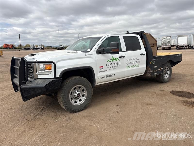 GMC Sierra 3500HD 4x4 Crew Cab Flatbed Truck Kamioni sa otvorenim sandukom