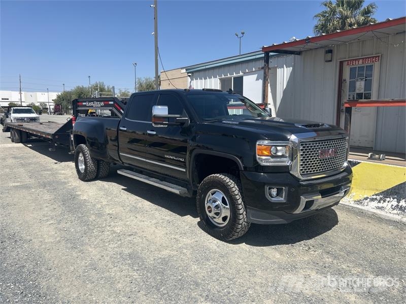 GMC Sierra 3500HD Denali 4x4 Crew Cab Pickup Ostalo