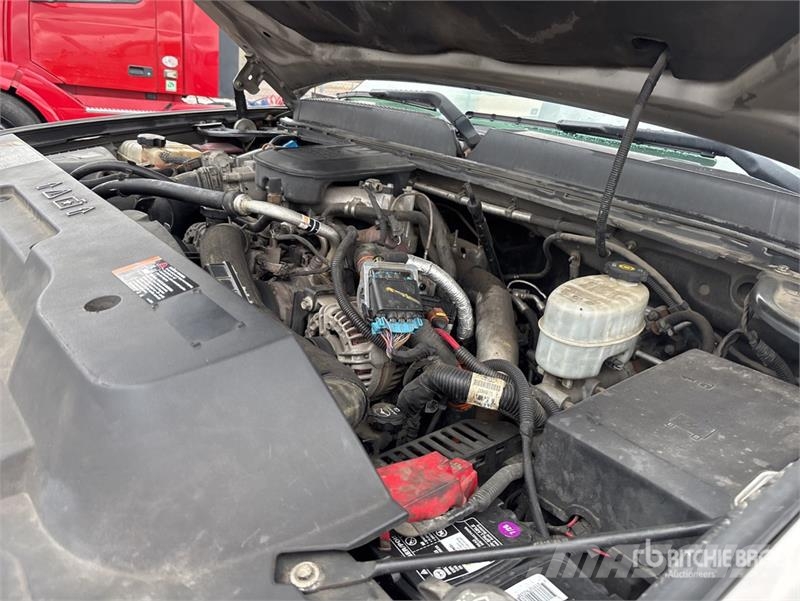 GMC Sierra 3500HD Denali 4x4 Crew Cab Pickup Egyéb