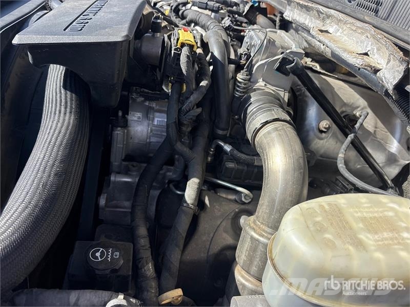 GMC Sierra 3500HD Denali 4x4 Crew Cab Pickup Ostalo