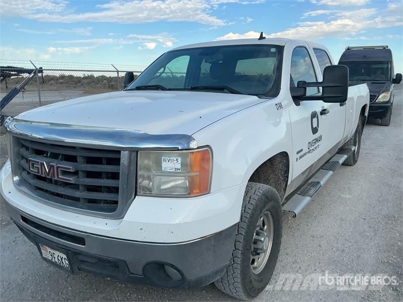 GMC Sierra K3500 4x4 Crew Cab Pickup Drugi