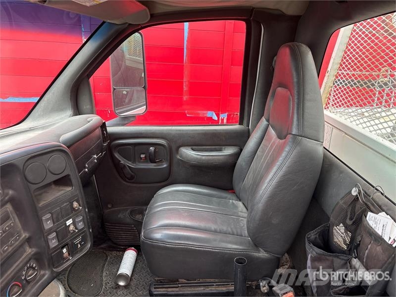 GMC Topkick C4500 4x2 Service Truck (Inoperable) Plogbilar