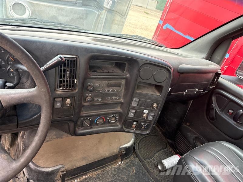 GMC Topkick C4500 4x2 Service Truck (Inoperable) Plogbilar