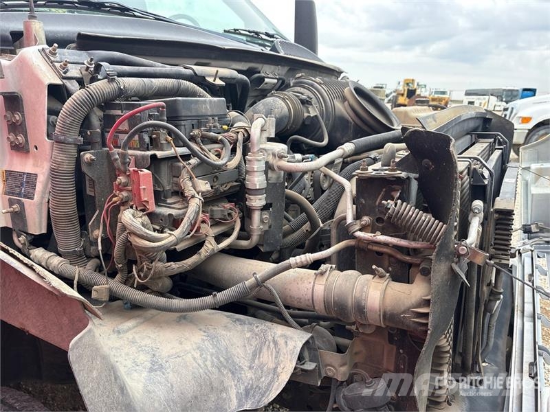 GMC Topkick C4500 4x2 Service Truck (Inoperable) Plogbilar