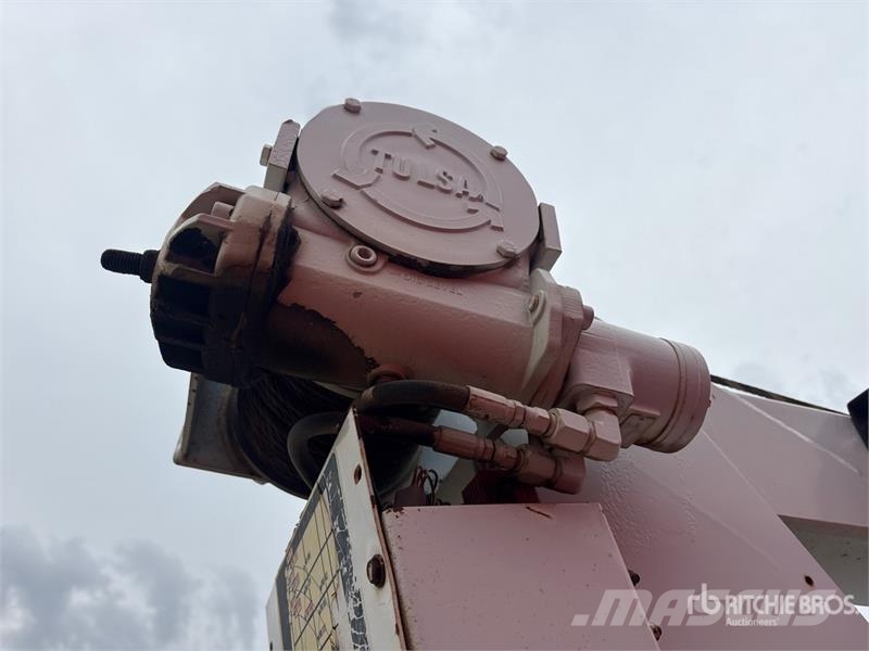 GMC Topkick C4500 4x2 Service Truck (Inoperable) Plogbilar