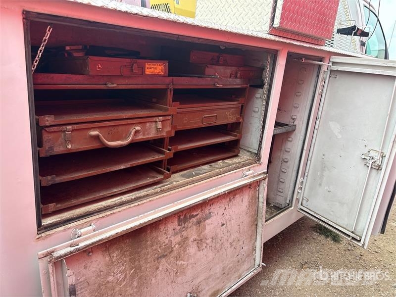 GMC Topkick C4500 4x2 Service Truck (Inoperable) Plogbilar