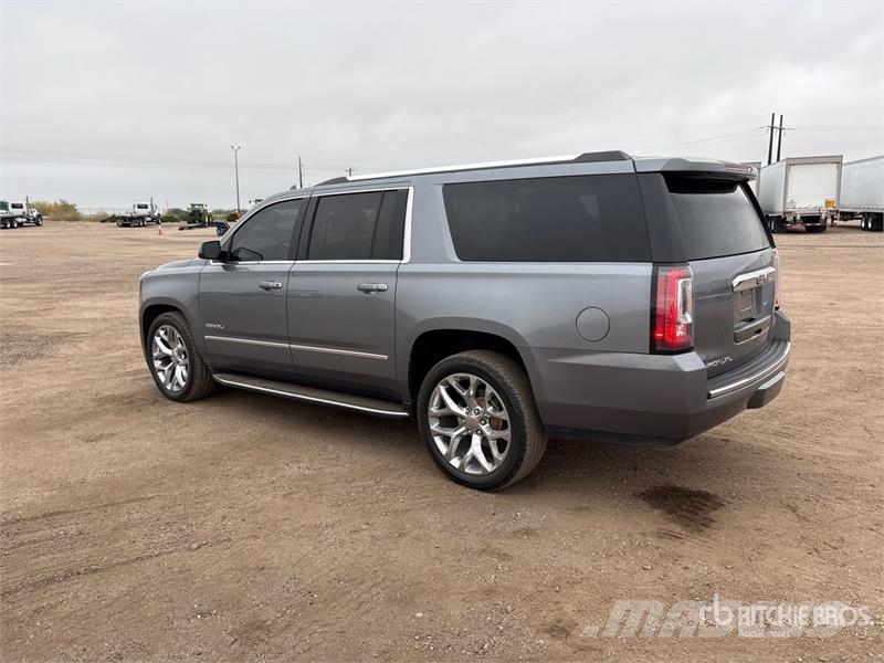 GMC Yukon Denali 4WD SUV Automobili