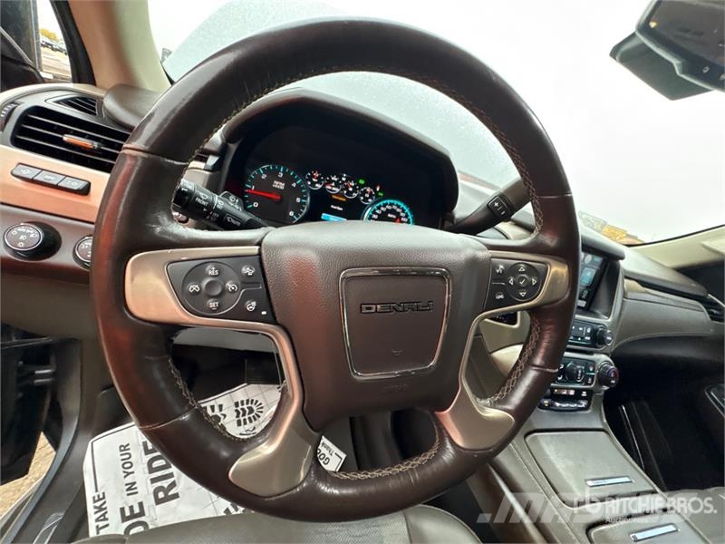 GMC Yukon Denali 4WD SUV Automobili