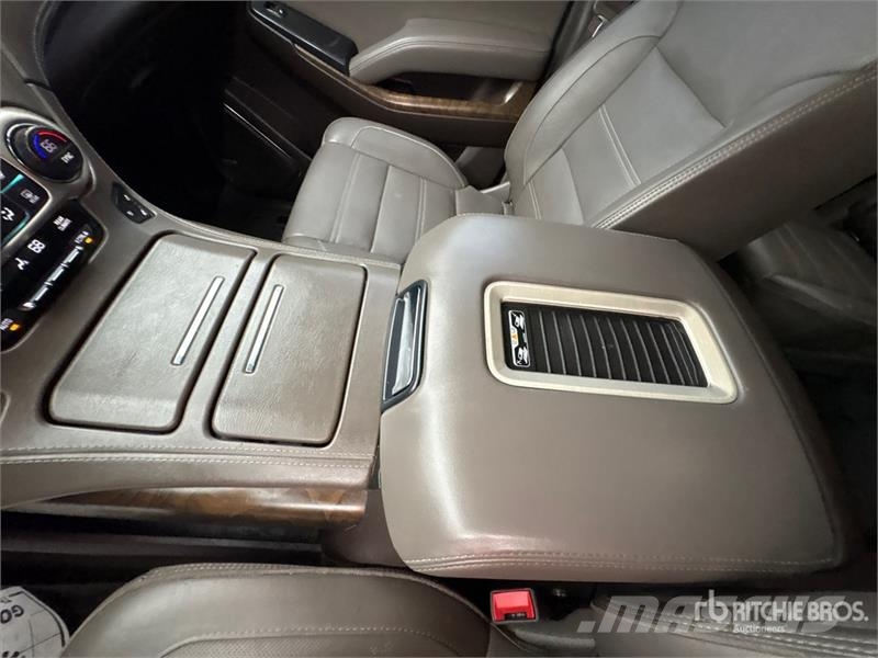 GMC Yukon Denali 4WD SUV Automobili