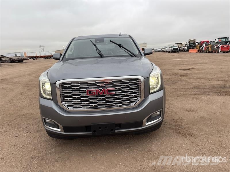 GMC Yukon Denali 4WD SUV Automobili