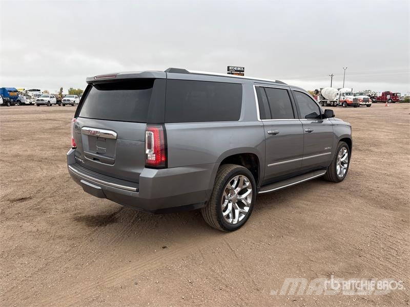 GMC Yukon Denali 4WD SUV Automobili