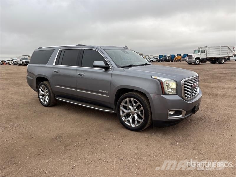 GMC Yukon Denali 4WD SUV Automobili