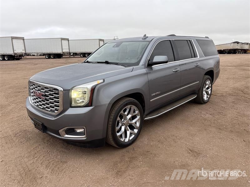 GMC Yukon Denali 4WD SUV Automobili