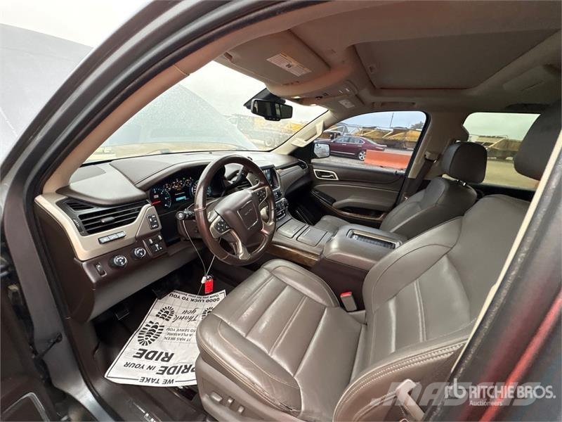 GMC Yukon Denali 4WD SUV Automobili