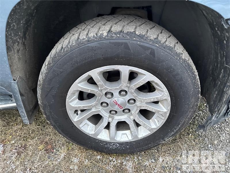 GMC Yukon XL SLT 4WD SUV Avtomobili