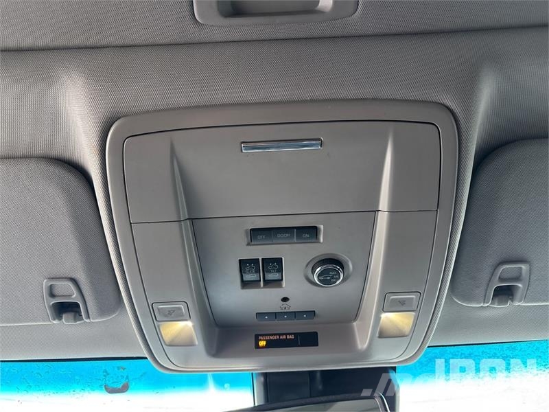 GMC Yukon XL SLT 4WD SUV Avtomobili
