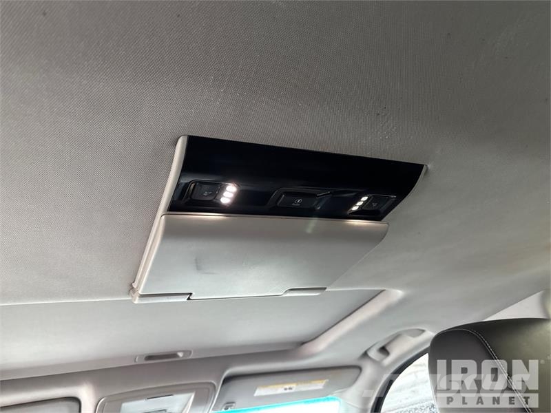 GMC Yukon XL SLT 4WD SUV Avtomobili