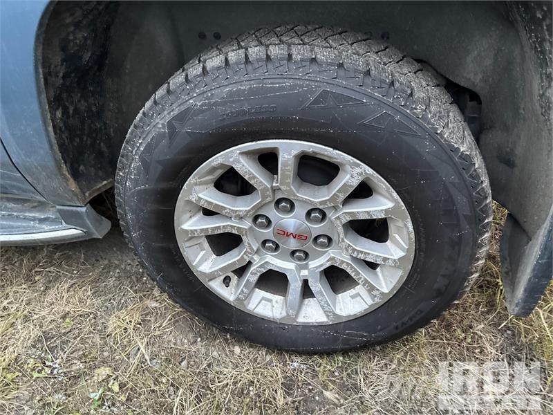 GMC Yukon XL SLT 4WD SUV Avtomobili