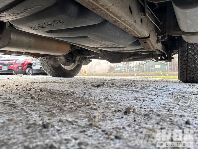 GMC Yukon XL SLT 4WD SUV Avtomobili